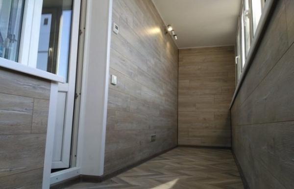 Использование ламината для отделки стен балкона Использование ламината для отделки стен балкона