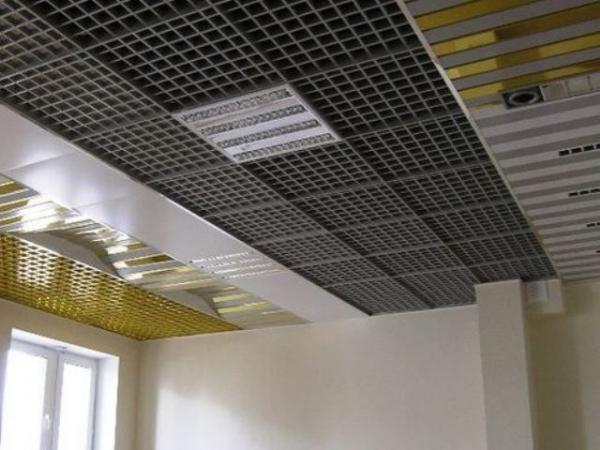 Плюсы и минусы применения на кухне решетчатых потолков