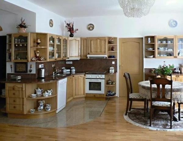 Использование на кухне комбинированных полов Использование на кухне комбинированных полов