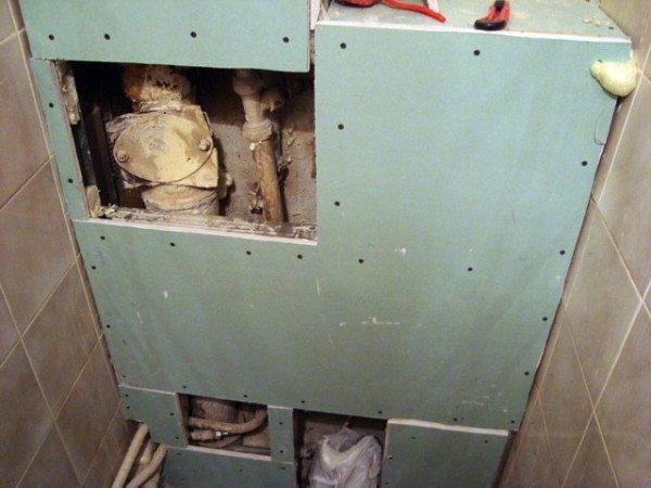 Как закрыть трубы в туалете: 3 бюджетных варианта Как закрыть трубы в туалете: 3 бюджетных варианта