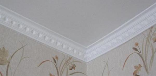Какие бывают потолочные бордюры?