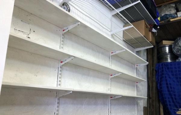 Полки под потолком в гараже — из чего сделать и как крепить? Полки под потолком в гараже — из чего сделать и как крепить?