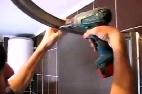 Стеклянные и пластиковые душевые ограждения с поддоном