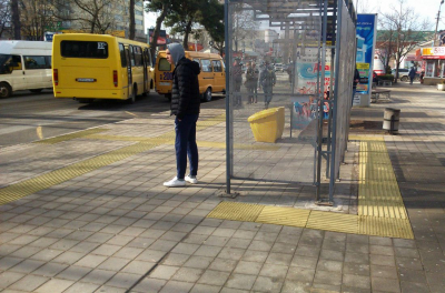 Как использовать тактильную плитку в помещениях и на улице